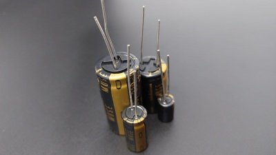 Nichicon Elko UKL1A472MHD 4700uF 10V 1,65A 85°C 16x35,5mm RM7,5 NEW #B3